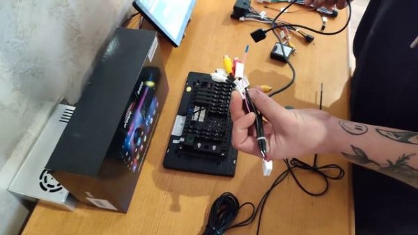 Подключение камеры заднего вида