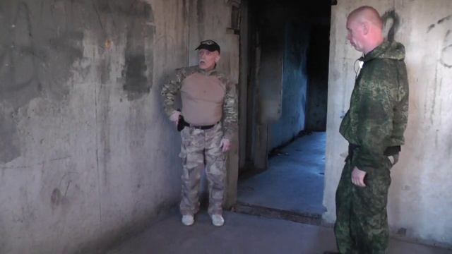 От атаки ножом в ограниченном пространстве с использованием оружия. В Н. Крючков смотреть онлайн