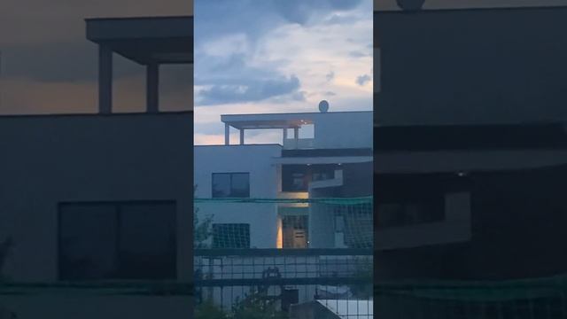 Святящаяся собака и современенный дом #утепление #пенополиуретан #ппу #ленинградскаяобласть #спб