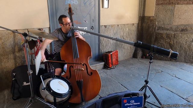 Street Concert for Cello, Didgeridoo and Percussions. Turin, Italy смотреть онлайн