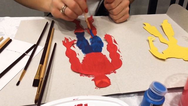 Делаем БАМБЛБИ и ЧЕЛОВЕКА ПАУКА из бумаги. BUMBLEBEE and SPIDERMAN made of paper. смотреть онлайн