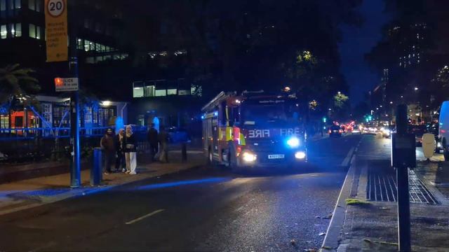 Euston Pump Ladder Turnout! - London Fire Brigade смотреть онлайн