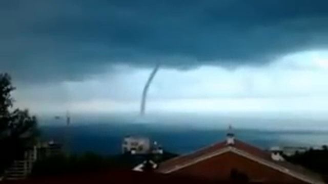 Торнадо в Сочи на море. Tornado in Sochi on the sea смотреть онлайн