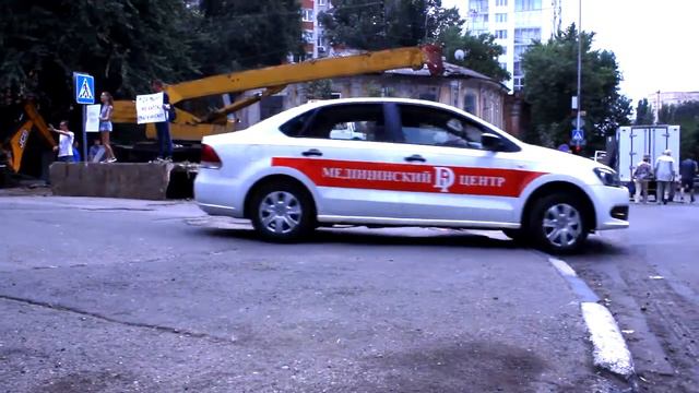 Ямы вынуждают автомобилистов Саратова ездить по тротуарам смотреть онлайн