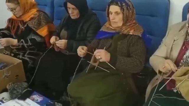 Женщины вяжут носки для солдат смотреть онлайн