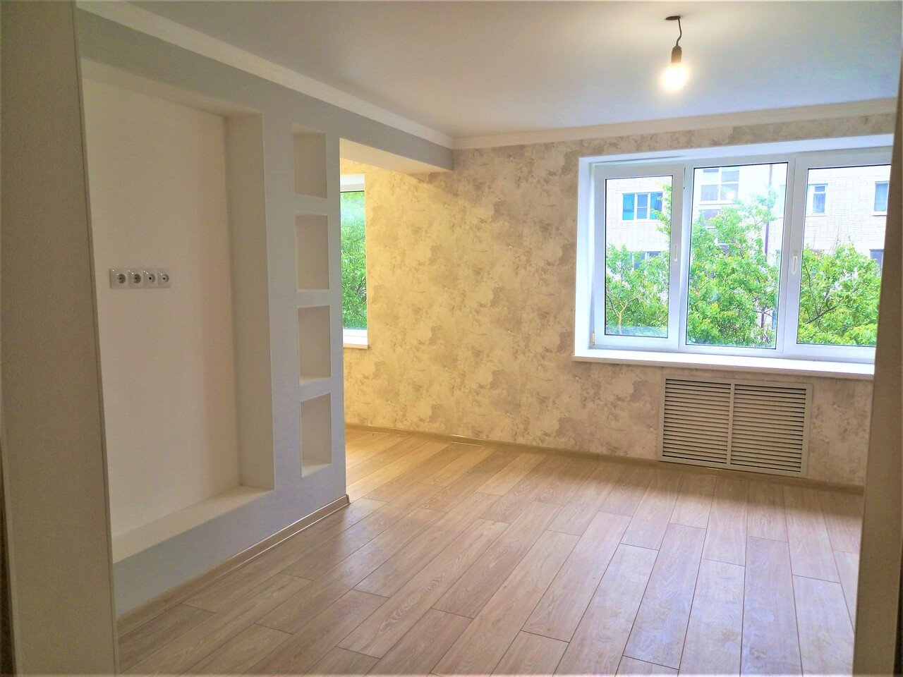 Двухкомнатная квартира в центре города на юге России! смотреть онлайн