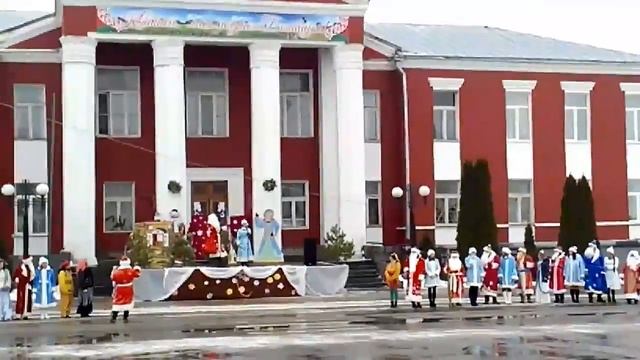Парад дедов морозов и снегурочек смотреть онлайн