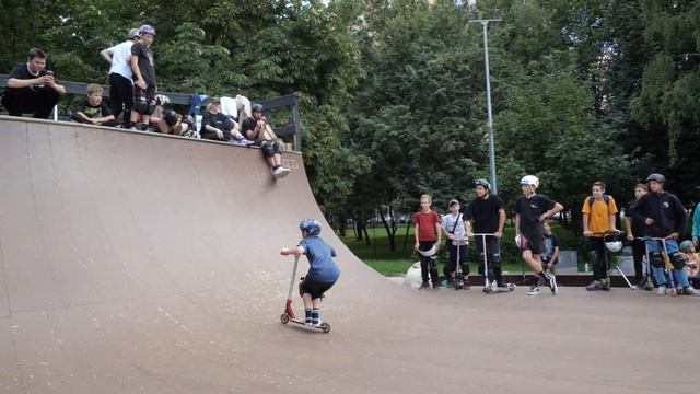 Иноземцев Денис - новички, контест Drive Scooters в скейтпарке м.Солнцево смотреть онлайн