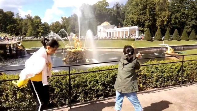 Китайские школьники в Петергофе смотреть онлайн