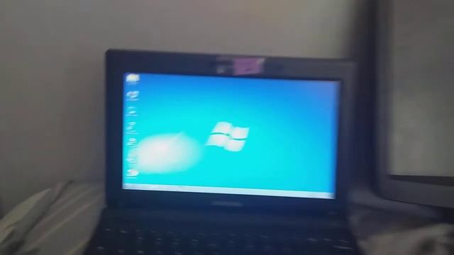 Samsung N150 Plus Laptop (Windows 7 Starter) VS eMachines EL-1600-04m (Windows 7 Professional)