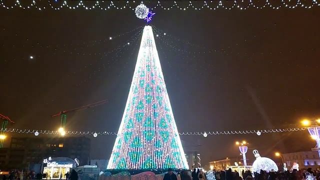 Минск предновогодний.  Октябрьская площадь.