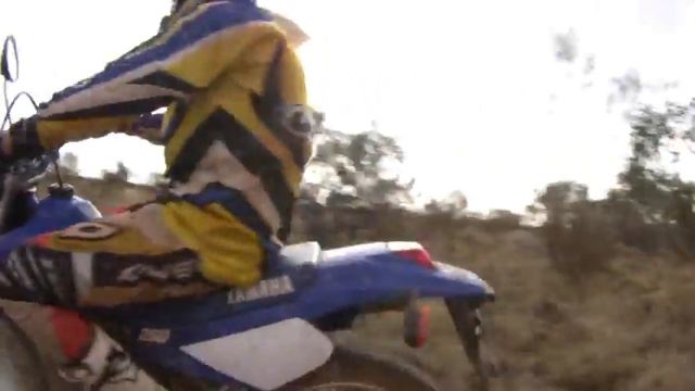 пересечение Австралийских пустынь на кроссовых мотоциклах смотреть онлайн