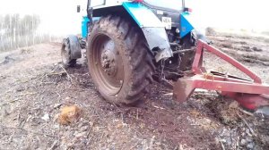 Пахота в лесу. МтЗ 82.1+ КЛб-70(лесной плуг)