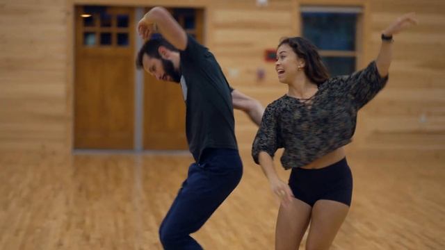 Enjoying Brazilian Zouk's Basics 3 - Gui & Janina - The Only One (Nha Unico) смотреть онлайн