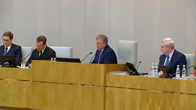 Медведева в ГОСДУМЕ "порвали на тряпки" смотреть онлайн