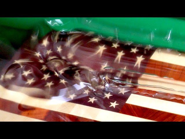 Доска с большим американским флагом
Big US flag end grain cutting board in 4K смотреть онлайн
