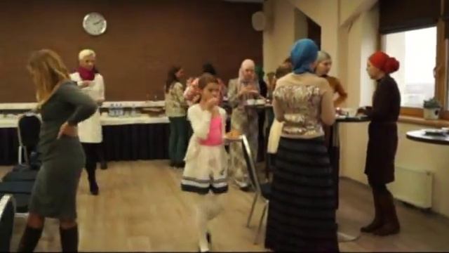 Презентация дизайнерской одежды и аксессуаров 