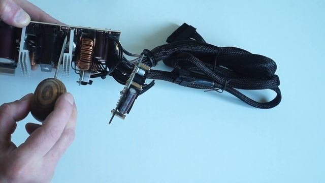 Обзор начинки БП Corsair CX650M смотреть онлайн