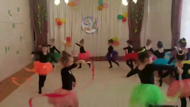 Гимнастика, танец с лентами смотреть онлайн