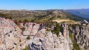 АЙПЕТРИ. КРЫМ. ПОДВЕСНОЙ МОСТ НА ЗУБЦЫ. АЭРОСЬЕМКА