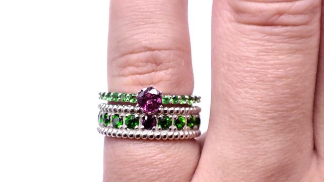 Кольцо с камнями: Гранат Родолит и Хромдиопсид смотреть онлайн