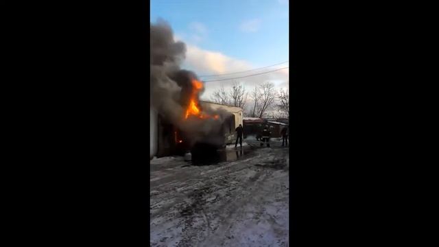Пожар в гараже... Неисправная проводка в газеле смотреть онлайн