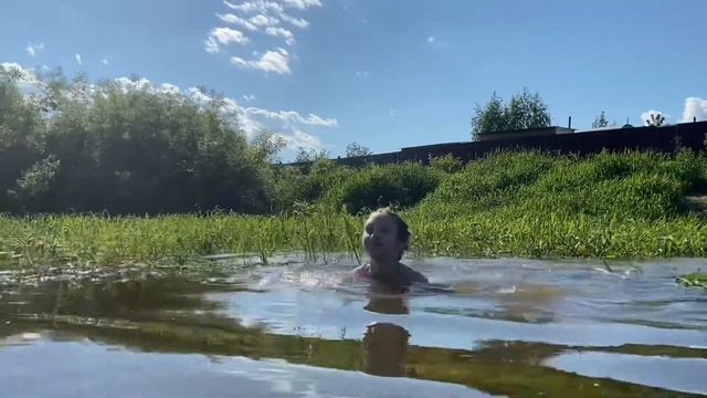VLOG Тусуемся на даче с Пашей. Купаемся на речке. Помогаем бабушке с дедушкой смотреть онлайн