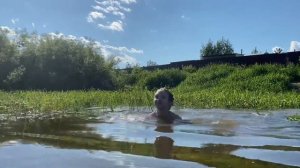 VLOG Тусуемся на даче с Пашей. Купаемся на речке. Помогаем бабушке с дедушкой