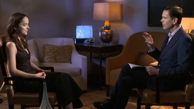 FIFTY SHADES DARKER - Dakota Johnson with Scott Carty смотреть онлайн
