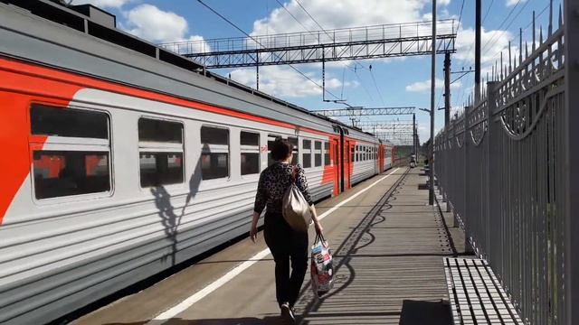 Электропоезд ЭТ2-015, станция Вырица смотреть онлайн