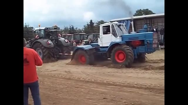 Русские трактора против Американских и Европейских смотреть онлайн