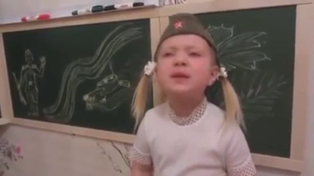 Девочка читает Песню Алексей, Алешенька, сынок смотреть онлайн