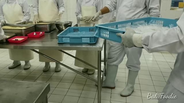 PABRIK IKAN TUNA RAKSASA DI BALI - Giant Yellowfin Tuna Factory In Bali смотреть онлайн