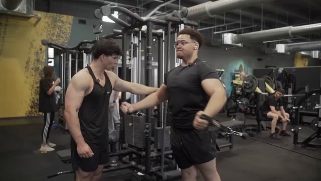 24H DANS LA PEAU D'UNE PERSONNE DE 120KG смотреть онлайн