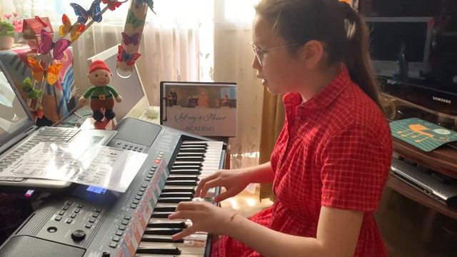 Sofiia. Игра 1-го гармонического оборота в тональностях До, Соль и Фа мажор. Н.Ладухин. смотреть онлайн