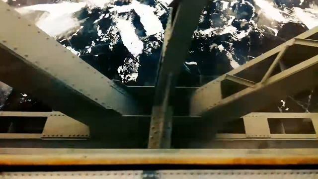 ЧТО МОЖНО УВИДЕТЬ СКВОЗЬ ЛЕД смотреть онлайн