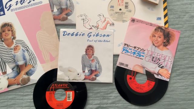 Debbie Gibson-Out of the Blue Memorabilia 💙 смотреть онлайн