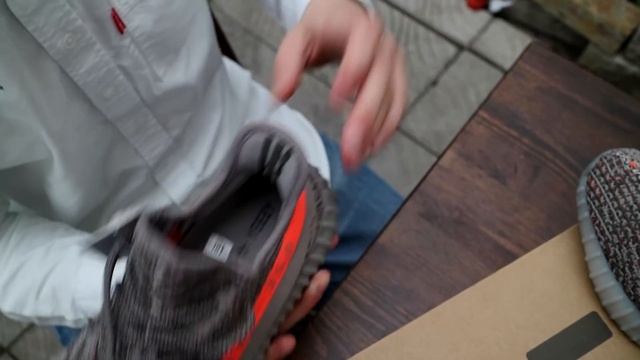 Unboxing и обзор кроссовок adidas Yeezy Boost 350 V2 Beluga смотреть онлайн