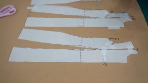 Три способа размоделирования нагрудной вытачки. Как убрать нагрудную вытачку.mp4