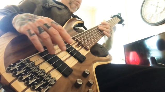Pink Floyd-Time#basscover Ibanez🎸BTB6🎸 смотреть онлайн