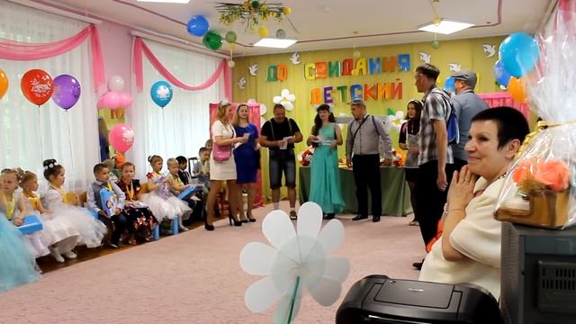 Выпускной в садике. Благодарность от родителей. Graduation in the garden . Super Mom and Super pope смотреть онлайн
