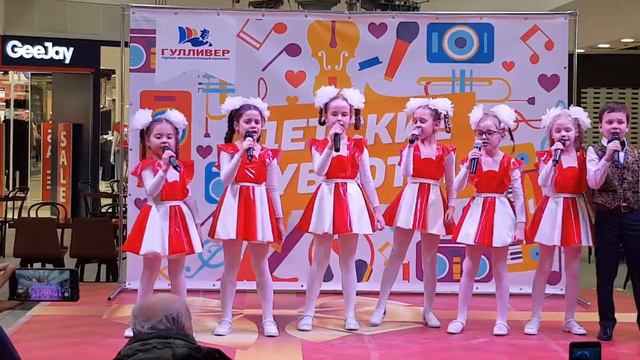 Вокальный дебют или выходим на сцену с микрофоном смотреть онлайн