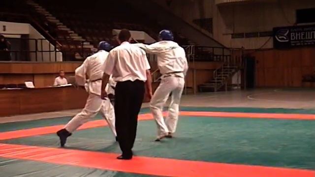 Чемпионат Иркутской Области по Армейскому Рукопашному бою 8 ноября 2004 (1 часть ) смотреть онлайн