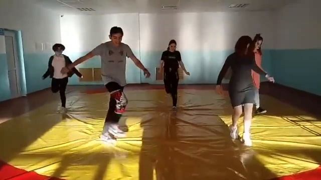 Флешмоб - поздравление от студентов. "С днем Независимости Республики Казахстан" смотреть онлайн