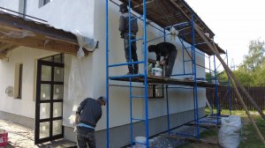 Камешковая силикатно-силиконовая декоративная штукатурка Credit CT174. Нанесение и затирка на фасаде