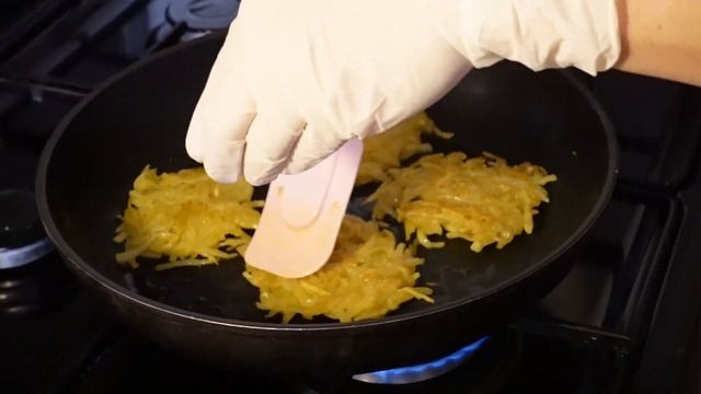 ХРУСТЯЩАЯ КАРТОФЕЛЬНАЯ МИНИ-ПИЦЦА НА СКОВОРОДЕ. ВКУСНО И НЕОБЫЧНО.CRISPY POTATO MINI PIZZA . смотреть онлайн