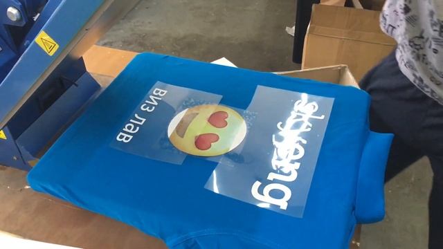 Печать на футболках Skyeng smile на заказ в ИванычЪ GROUP (y-ivanycha.ru) смотреть онлайн