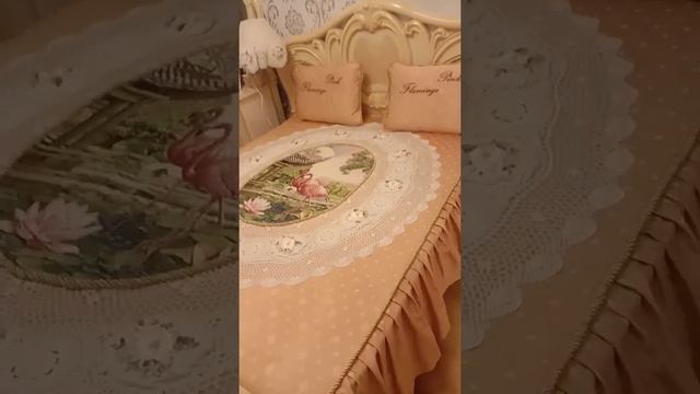 Покрывало, подушки, картина смотреть онлайн