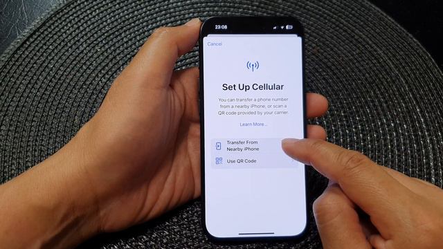 iPhone iOS 17: How to Add an eSIM смотреть онлайн