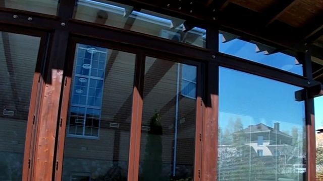 Панорамное безрамное остекление и раздвижные двери-«гармошки» Alutech BF73 смотреть онлайн